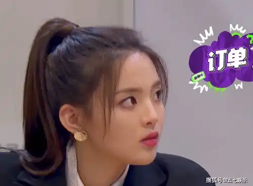 杨超越表情包高清壁纸魏