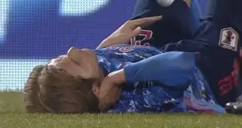  里皮打入冷宫之人抢戏东亚杯飞踹日本球员头部逃红,表情很无辜