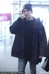  组图许魏洲露迷人微笑秒变表情包休闲装扮憨帅又呆萌