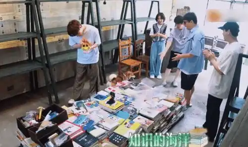 搞笑打招呼表情动态图你
