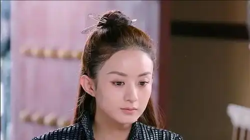  宇文玥问楚乔干什么,楚乔居然说手酸了干不动,这傲娇小表情