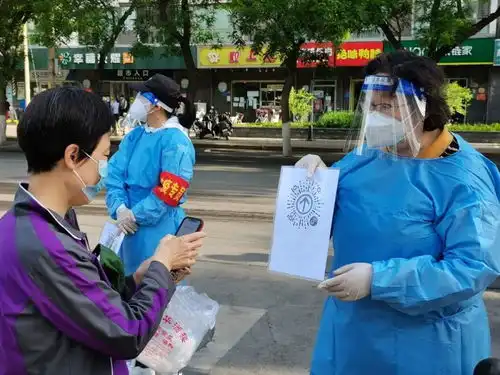  白纸坊街道助力疫情防控西城大妈一直都在