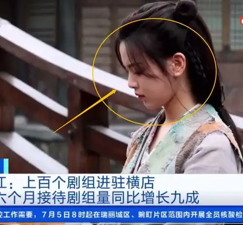  央视镜头下的杨超越,天生头包脸令人羡慕,皮肤自带十级磨皮