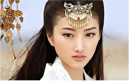  父子二人都是她前夫,二人归天后直接俩男宠,她的人生就剩传奇了
