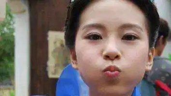  细数女明星嘟嘴萌照,最爱迪丽热巴古灵精怪