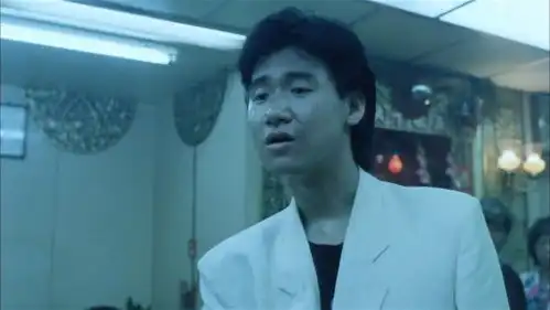  香港电影港片中最经典的六个镜头一乌鸦哥掀桌子,周星驰唱歌...