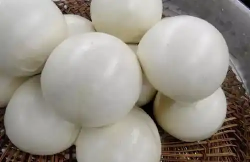  蒸馒头别再放酵母了,只需加一瓶它比酵母好吃百倍,又香又软