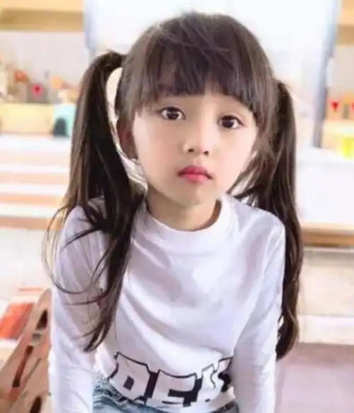  6岁泰国女孩获选美冠军,卸下浓妆艳抹后,网友不淡定了