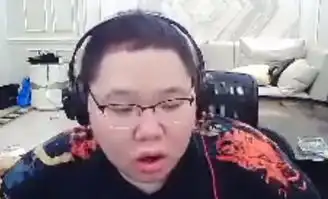 白鲨带pdd玩cf生化模式,骚猪被突袭后露出呆萌表情,太逗了 白鲨带pdd玩cf生化模式,骚猪被突袭后露出呆萌表情,太逗了