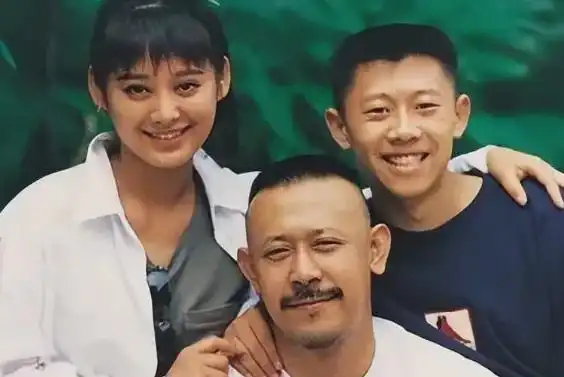  她被大导演看中生俩儿子,遭婆婆和女儿嫌弃,如今过得什么日子