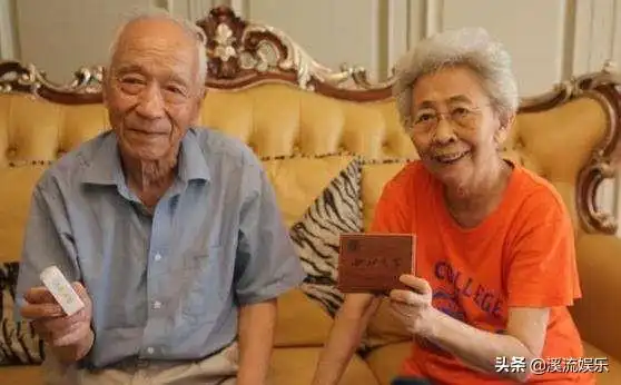  学相声被劝退,演配角遇真爱,60亩马场50岁影帝于谦人生精彩如戏