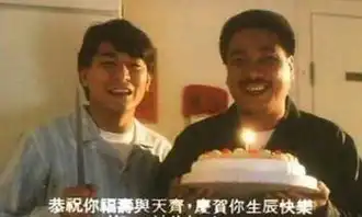  美人鱼文章强忍不笑动态表情包美人鱼不笑强忍动态表情