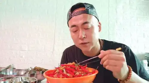  好几天没吃小米辣了,今儿可得过过嘴瘾,盖上米饭太解馋了