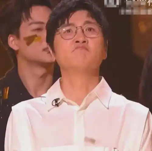  那英拿下歌王瞬间,众人表情耐人寻味,业内评其历届唱功最弱歌王