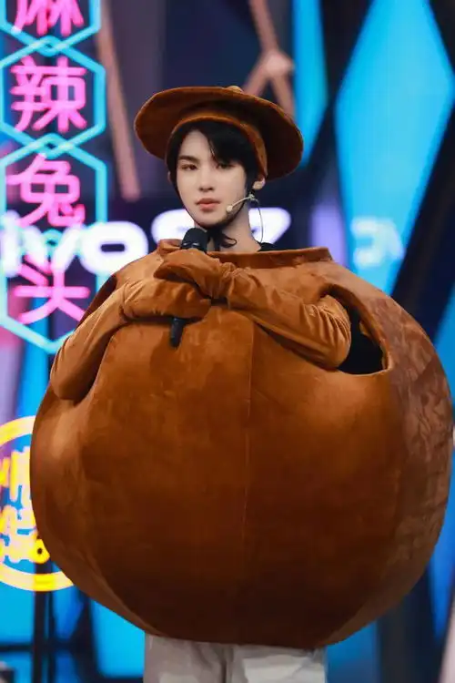  justin快乐大本营剧照释出解锁奇奇怪怪新形象贾茶壶