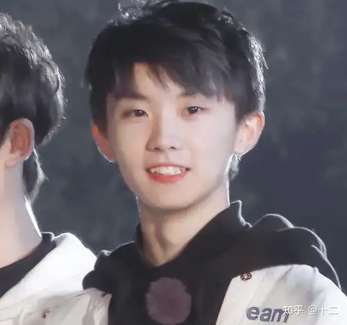  如何评价时代少年团的贺峻霖的颜