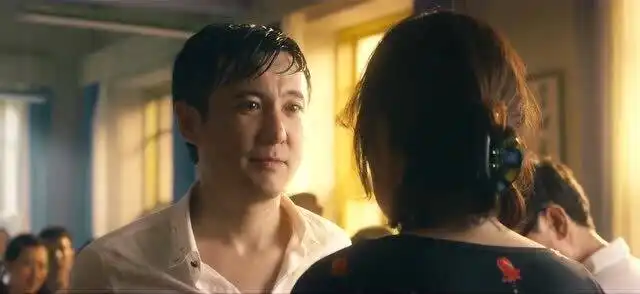 美女的烦恼表情包夏洛特