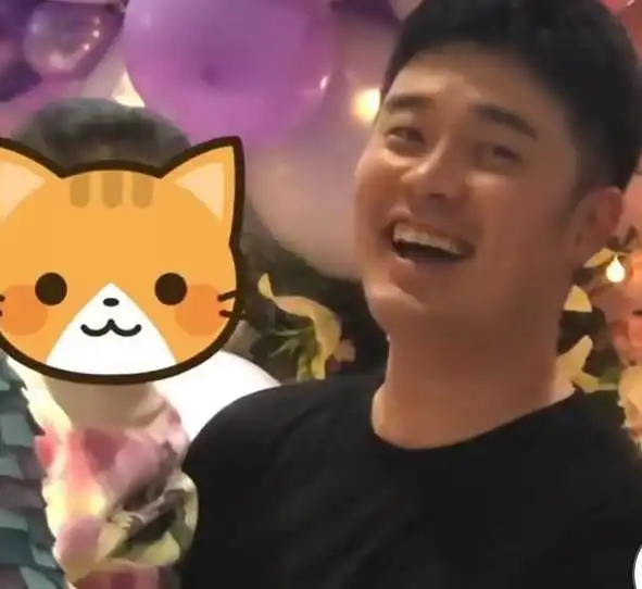  陈赫包游乐园为大女儿办生日宴豪横无比好友邓超也来为其庆生