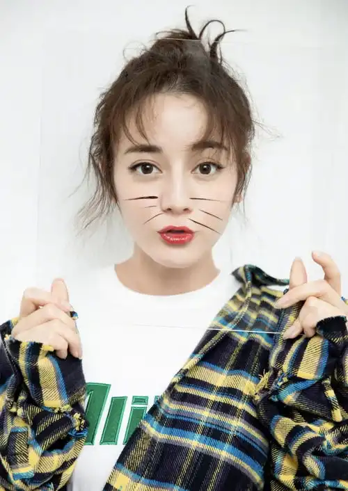 顽皮表情包李依伊