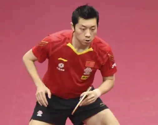  日乒教练表情王曼昱横扫佐藤瞳,球员教练表情丰富逗人乐,日乒教练年轻又帅气