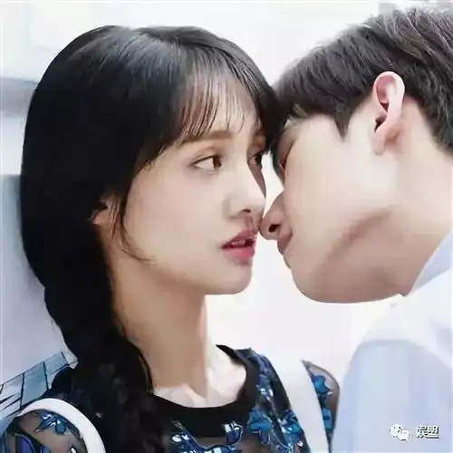  娱圈揭秘张铁林一口包住陶虹的嘴巴,谁注意到女方表情徐峥内心是崩溃的