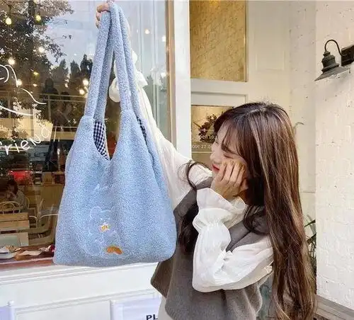  适合冬天的几款包包,时髦又百搭,上班上学都能背