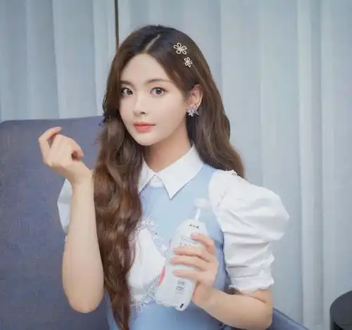  杨超越谈火箭少女解散我有自知之明,是解脱