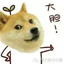  当单身女孩站在镜子前