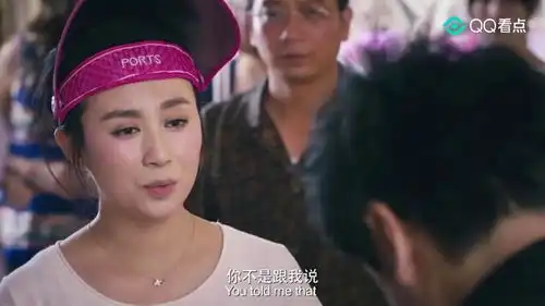  夏洛特烦恼男子正深情的给校花唱情歌,不料这时老婆来了,这下尴尬了