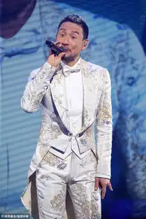  张学友表情太逗唱歌还不忘祭出表情包