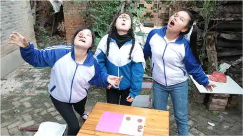 小伙伴们挑战用面部表情吃饼干,一个比一个搞怪,太逗了 小伙伴们挑战用面部表情吃饼干,一个比一个搞怪,太逗了