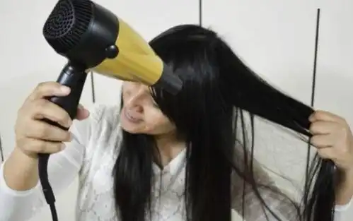 女性秃头表情包吹干