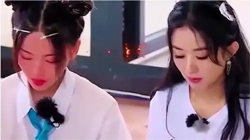  能吃特辣的明星,赵丽颖用辣椒拌饭,杨超越尝一口辣成表情包