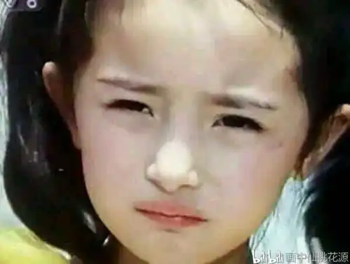  杨幂为什么一直这么火,看看她小时候的照片就知道