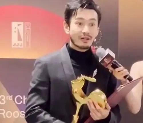  黄晓明爆冷拿下金鸡影帝,段奕宏表情跟观众一样被质疑并不意外