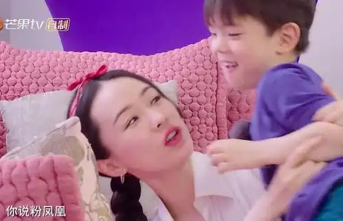  霍思燕裤子拉链坏了近景好尴尬,卫生间出来后换了一条