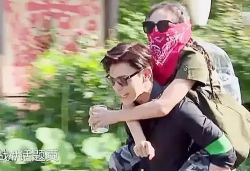  岳云鹏人设翻车,紧搂女团成员毫不避嫌,女嘉宾表情暴露一切