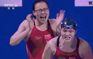  她可能是游得最快的表情包搞笑又有洪荒之力