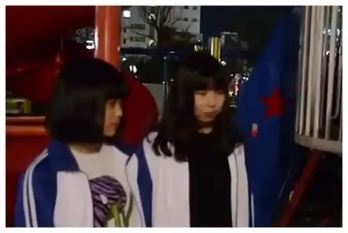  当日本女孩穿上中国校服时,她们会有什么样的感受,太扎心了