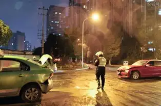  女子高跟鞋踹交警暴力抗法并叫嚣让交警活不过今晚