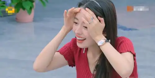  妻子们用头冲破保鲜膜,三位妻子不顾形象,弹幕却在说吉娜包袱重