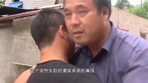  男子回乡不见父亲身影,得知父亲不在人世,瞬间悲痛万分