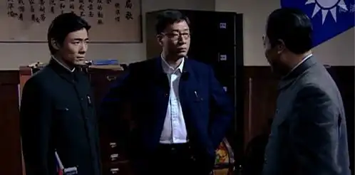  吴敬中安排好了退路夫人带钱走了,谁还管余则成是不是峨眉峰