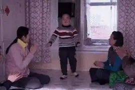  娱乐圈诞生新的表情包谢飞机横空出世,民国地位岌岌可危