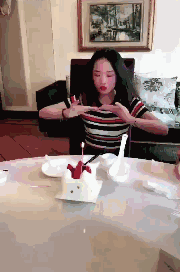  搞笑gif段子谁叫人家是主人了,你还是认命吧