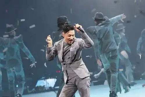  表情同是刘德华张学友女儿,刘向惠,张瑶华演唱会现场看父亲表情不同表情
