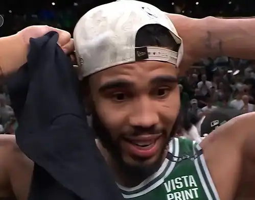  凯尔特人夺18冠布朗斩获fmvp,谁注意到塔图姆的表情