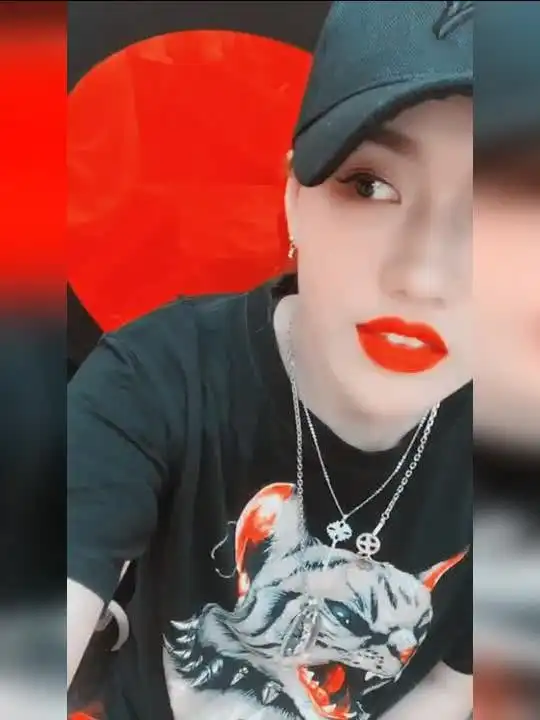  漂亮美女生气时的表情,看着真是让人十分的心疼